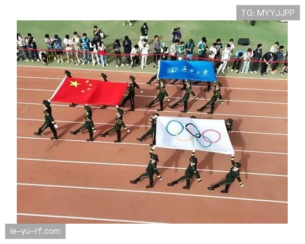 韩国队球迷方阵热情高涨，凝聚团结力量力挺球队